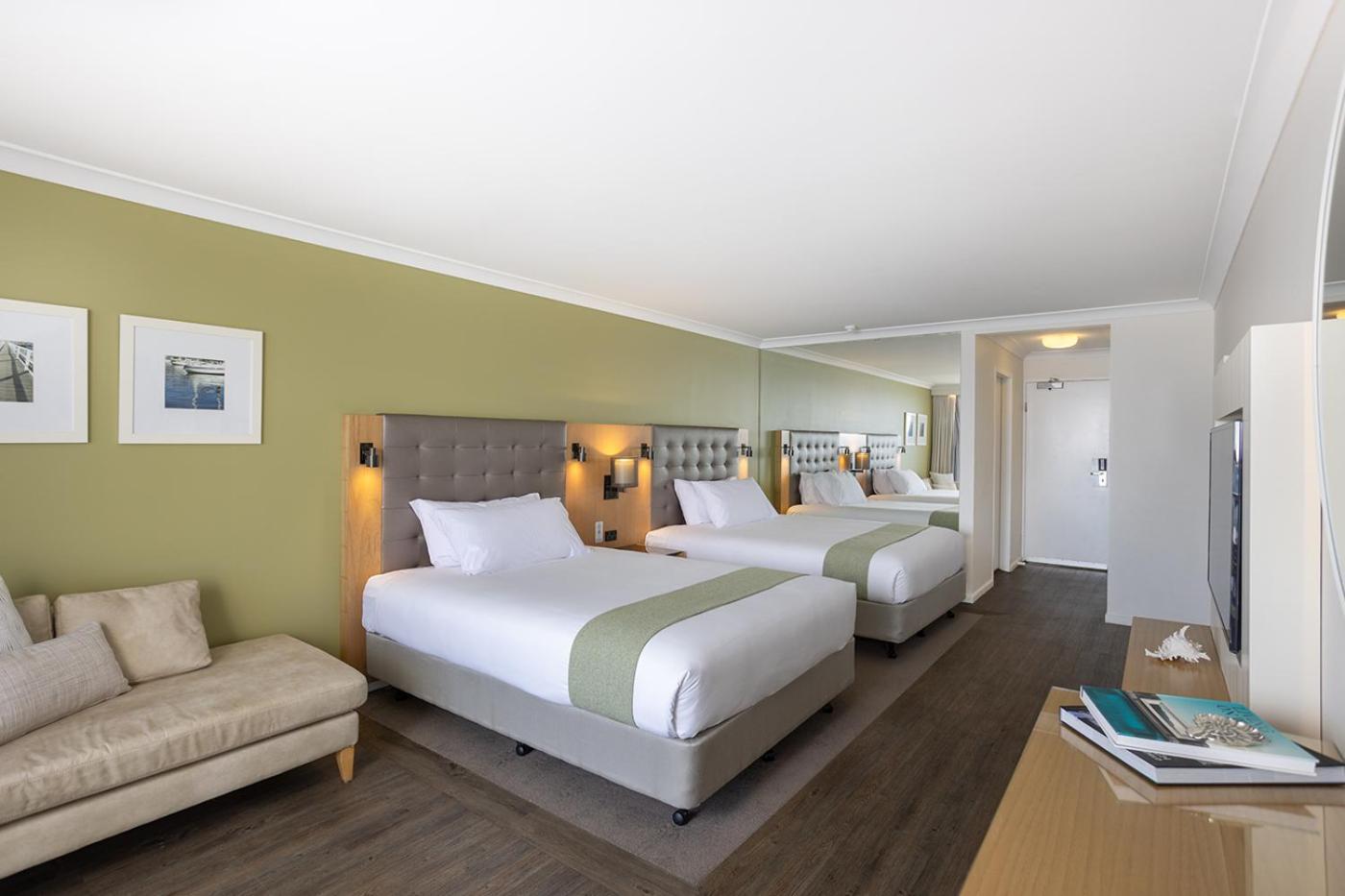 Main Beach Sea World Resort מראה חיצוני תמונה